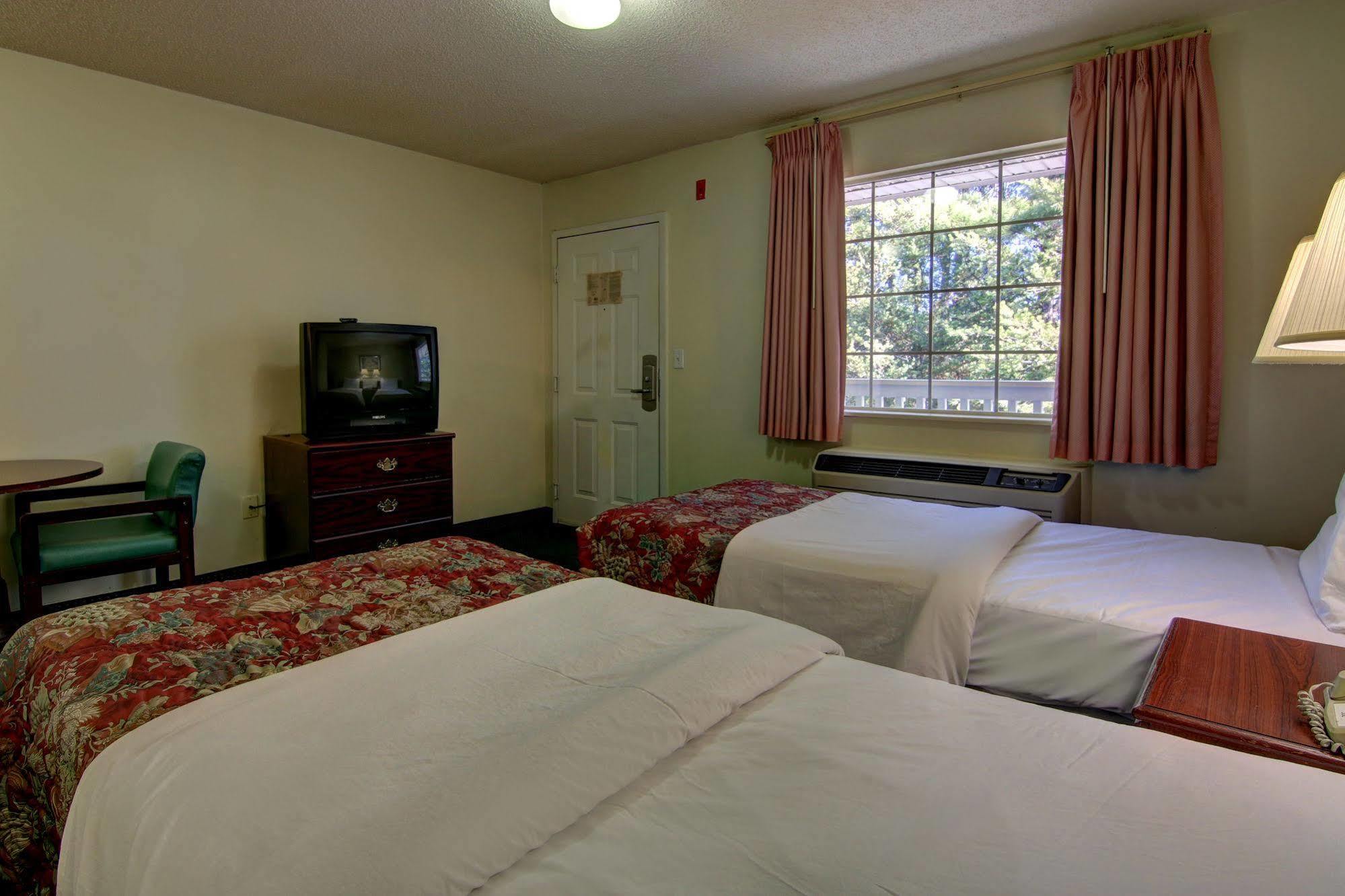 Intown Suites Extended Stay Raleigh Nc- Capital Blvd Extérieur photo