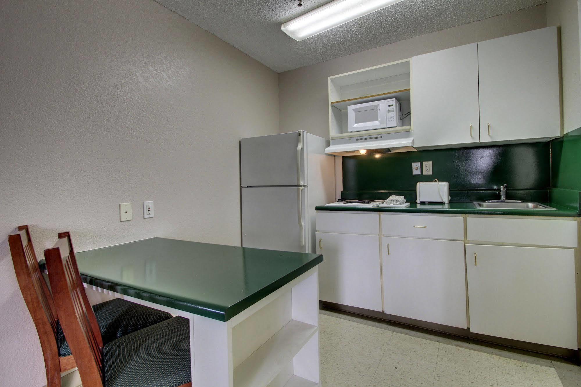 Intown Suites Extended Stay Raleigh Nc- Capital Blvd Extérieur photo