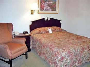 Intown Suites Extended Stay Raleigh Nc- Capital Blvd Extérieur photo